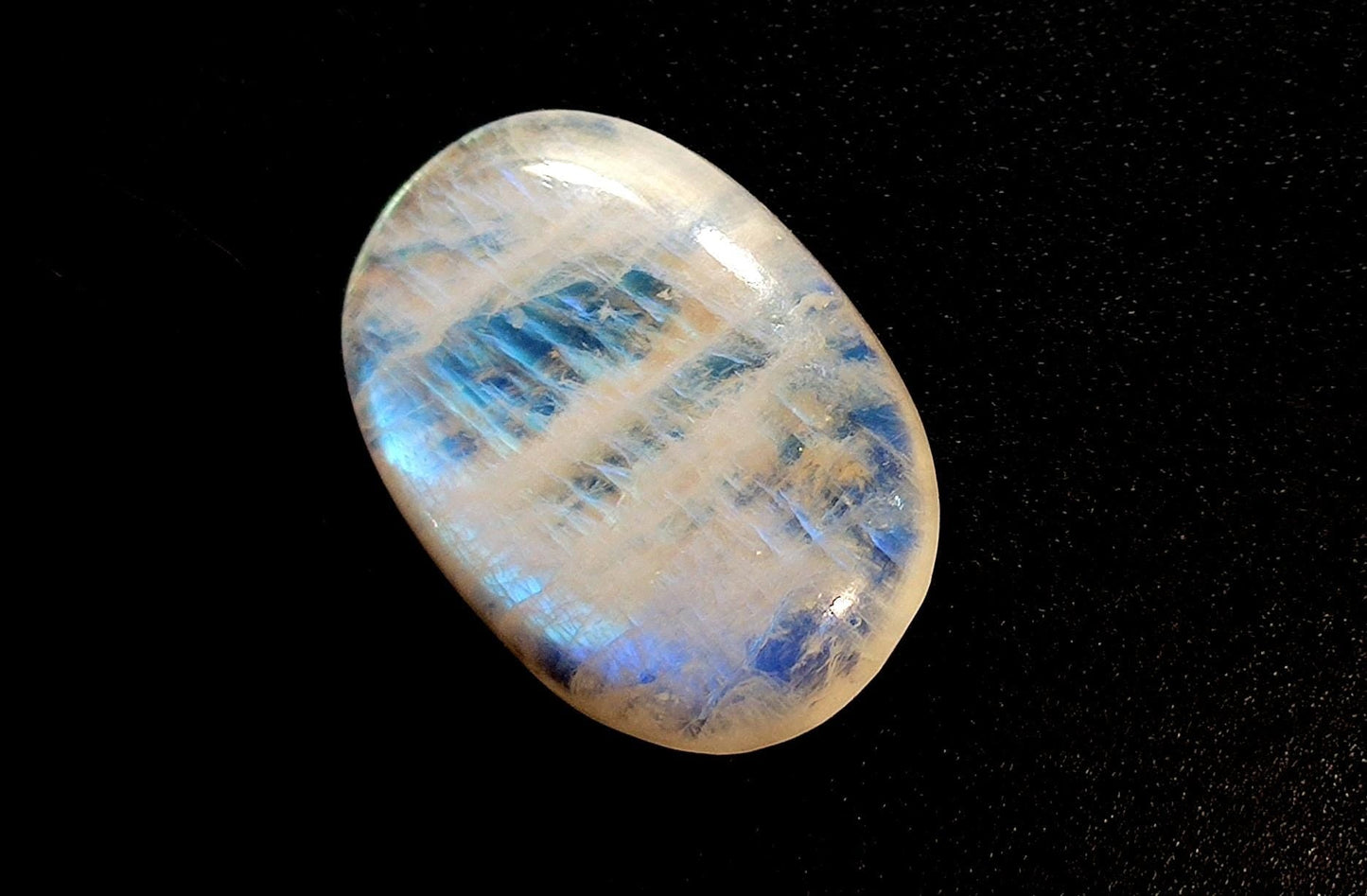 Rainbow Moonstone, Oval Blue Flashy Loose Gemstone, 15.65 Carat, Size-16x22.5x5mm,