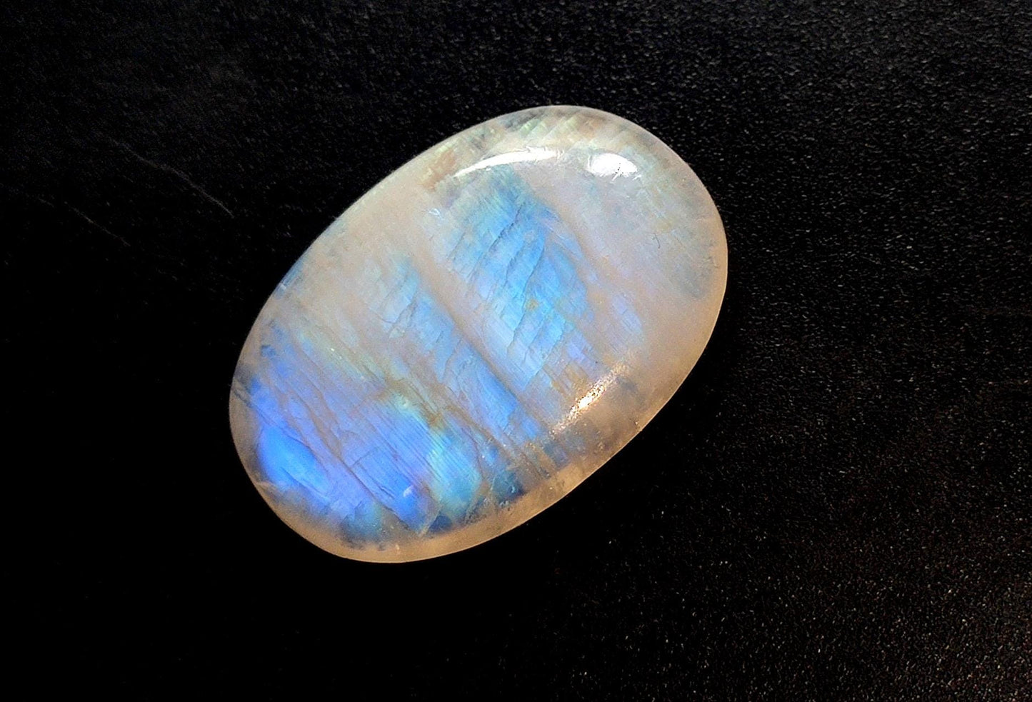 Rainbow Moonstone, Oval Blue Flashy Loose Gemstone, 15.65 Carat, Size-16x22.5x5mm,